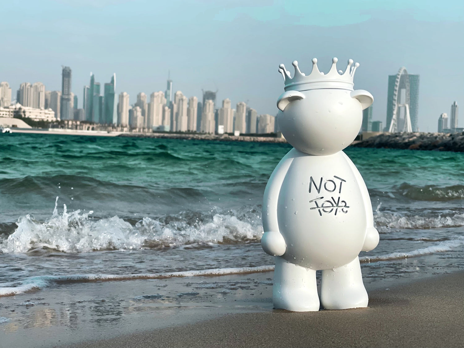 Mighty Fudge (Baby powder matt) on the beach in Dubai