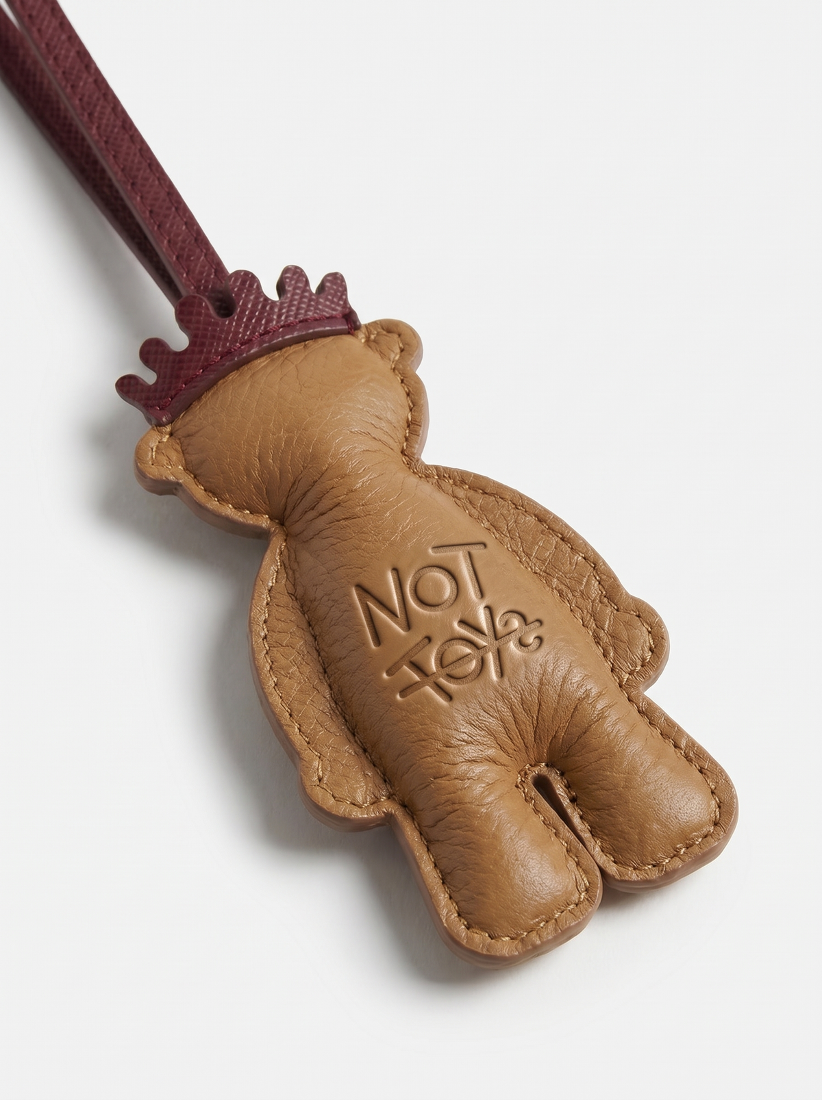 Fudge Charm - CamelXBurgundy - detail view
